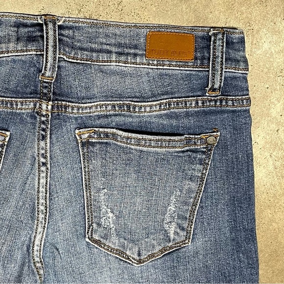 Judy Blue Boyfriend Fit Distressed Dark Wash Stretch Denim Jeans - Picture 4 of 9